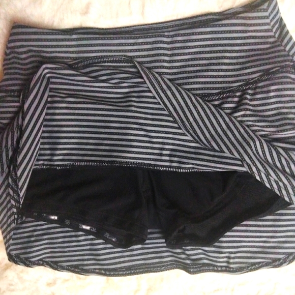 Athleta Stripe Swagger Skorts - Picture 5 of 12